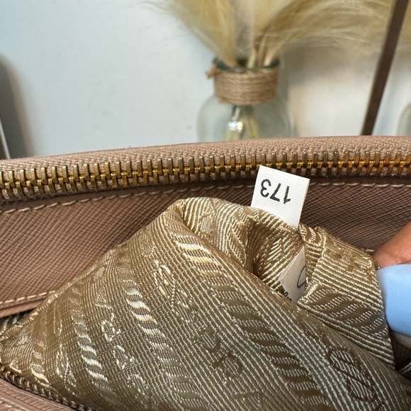 ❤️Prada Galleria Saffiano Leather Bag 2 way  Sacthel❤️ - Picture 12 of 16